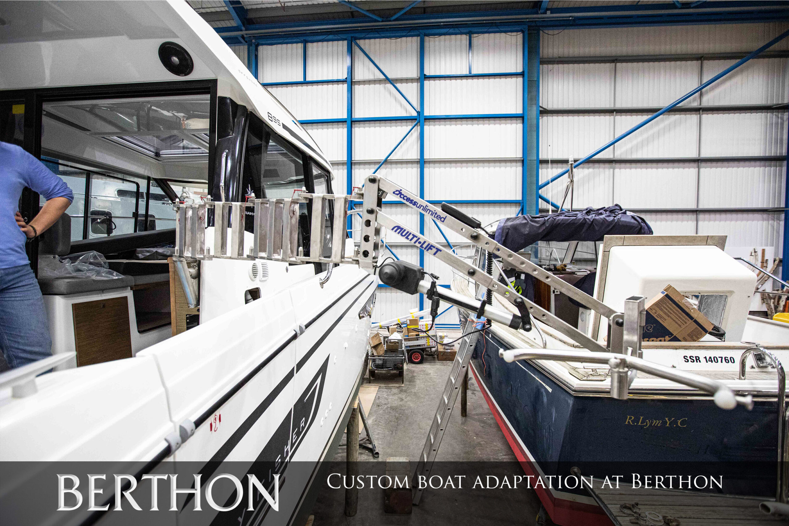 Custom boat adaptation arm